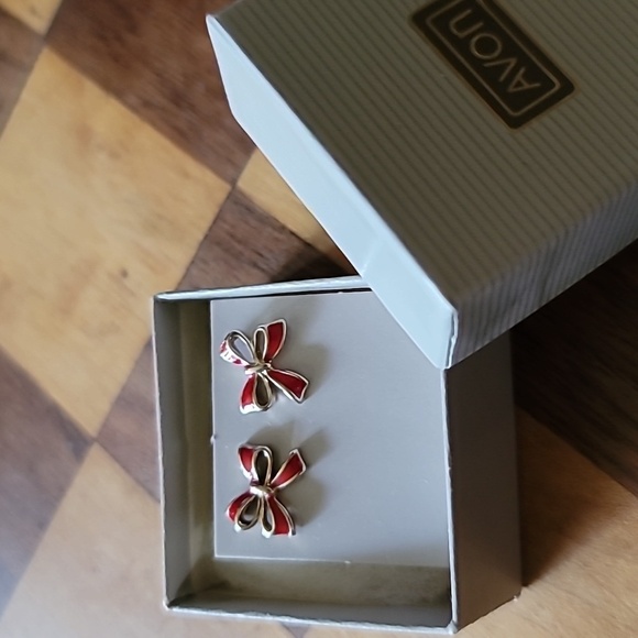 Vintage Avon Red Bow Pierced Earrings - Picture 3 of 5